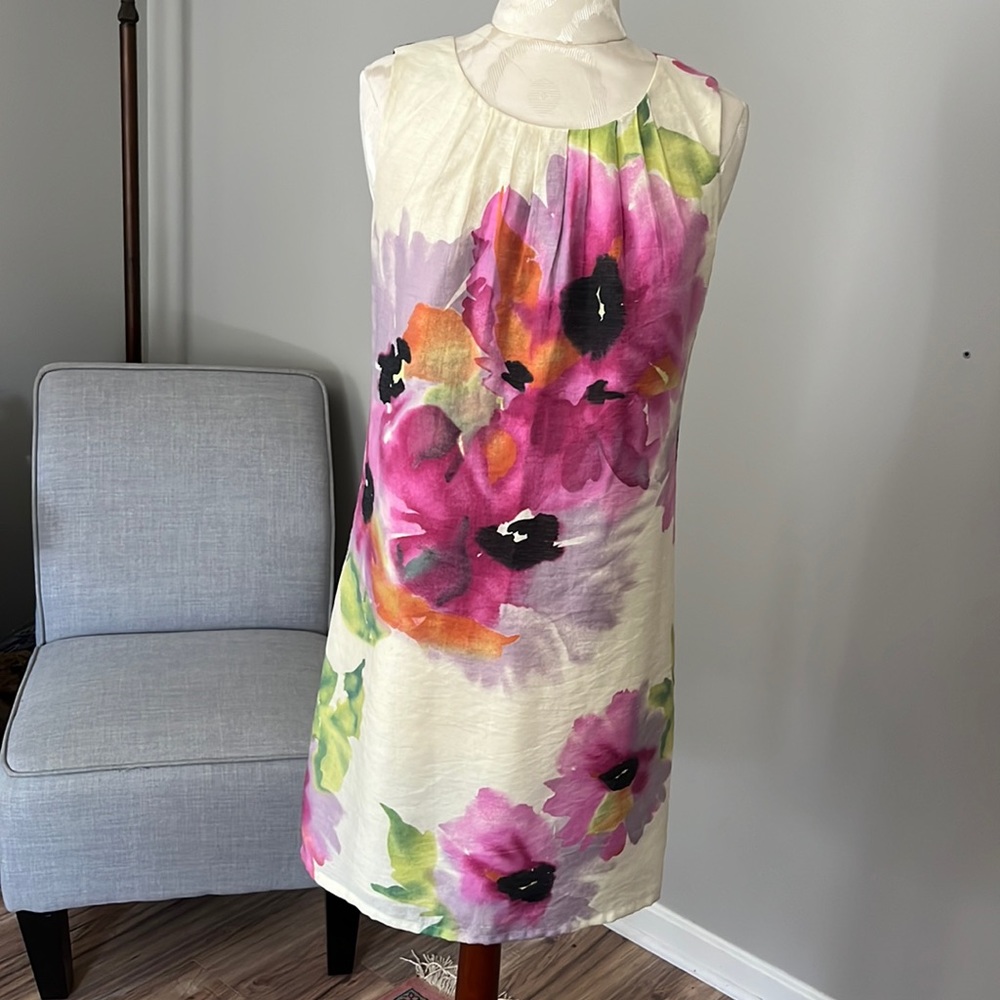 Beautiful Ann Taylor Loft dress. Yellow with flowers. Size 4P